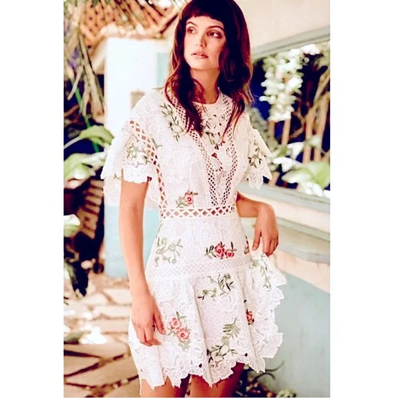 #D2 Saylor Robbie White Lace & Floral Mini Dress - Picture 4 of 9